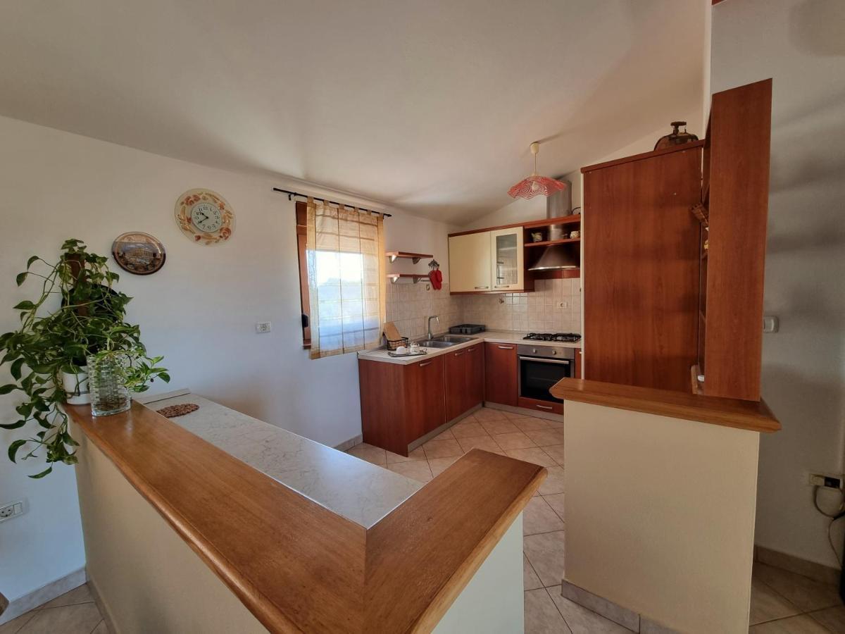Sunny Apartment With Pool Šišan Exterior foto